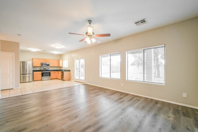 Building Photo - 153 E Dry Creek Rd