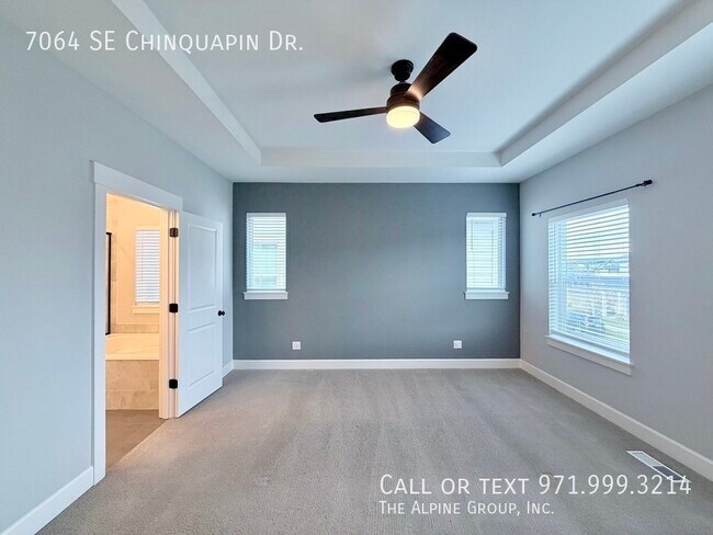 Building Photo - 7064 SE Chinquapin Dr