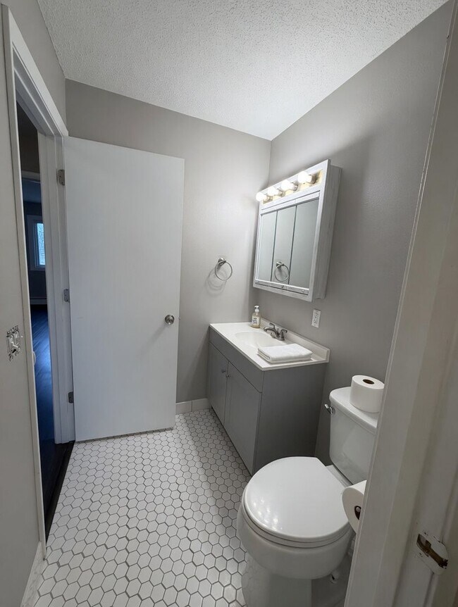 Building Photo - Freshly Updated, Stylish 2 bed 2 bath Condo in Bloomington Includes 2 Heated Parking Spaces!