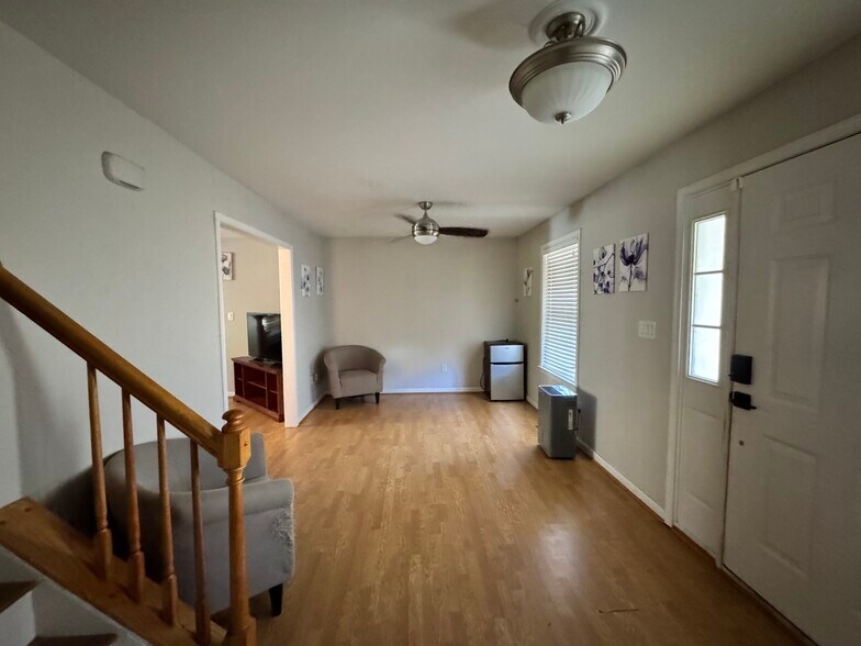 Building Photo - 104 Hamlin Dr