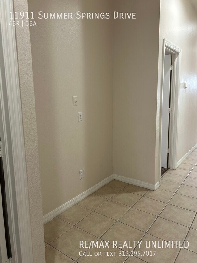 Building Photo - 11911 Summer Springs Dr