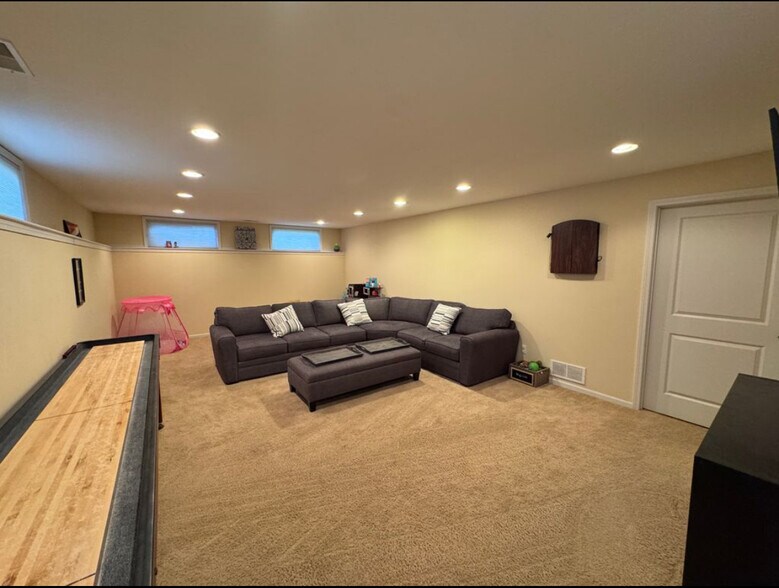 Building Photo - 1380 Stone Creek Dr