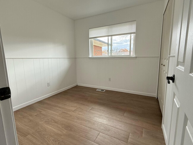 Building Photo - 12757 De Cook Dr