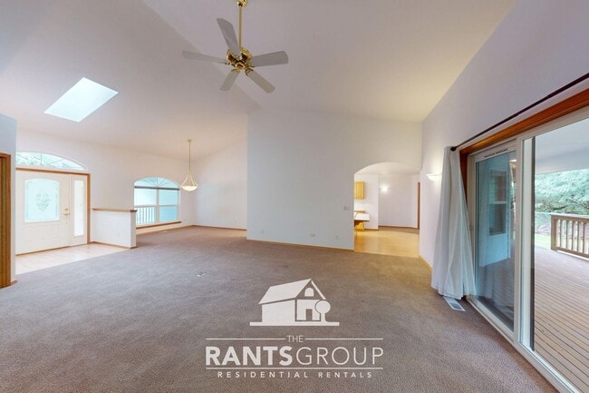 Building Photo - Spacious 3-Bed / 2-Bath Home on 2.5 Private Acres – Cooper Point