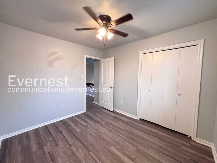 Building Photo - 7842 Royan Dr