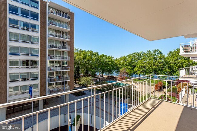 Building Photo - 1425 4th St SW