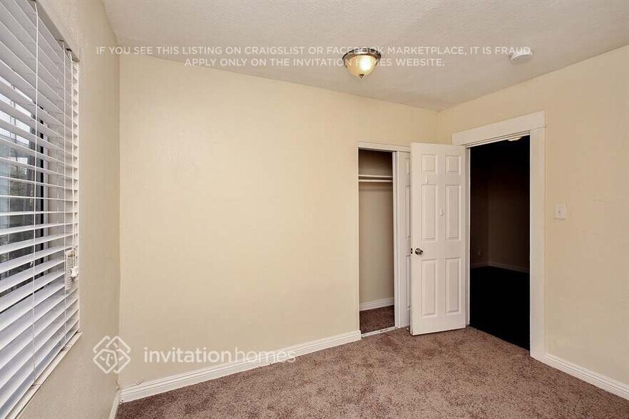 Building Photo - 1522 W 60th St