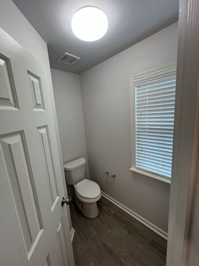 Building Photo - NOW READY!!! 3 bed 2.5 bath townhome in Duluth!