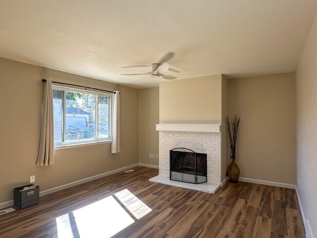 Building Photo - Updated Single-Family Home in Littleton
