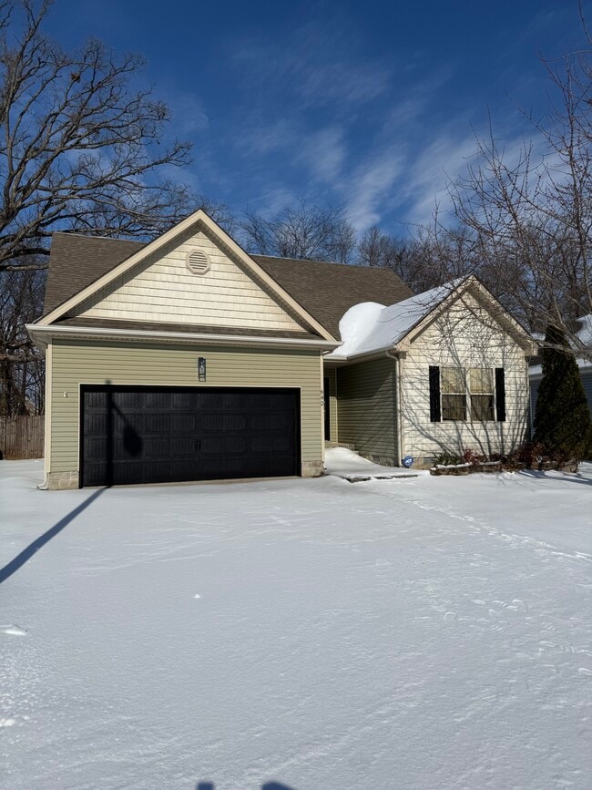 Building Photo - 642 Fox Hound Dr