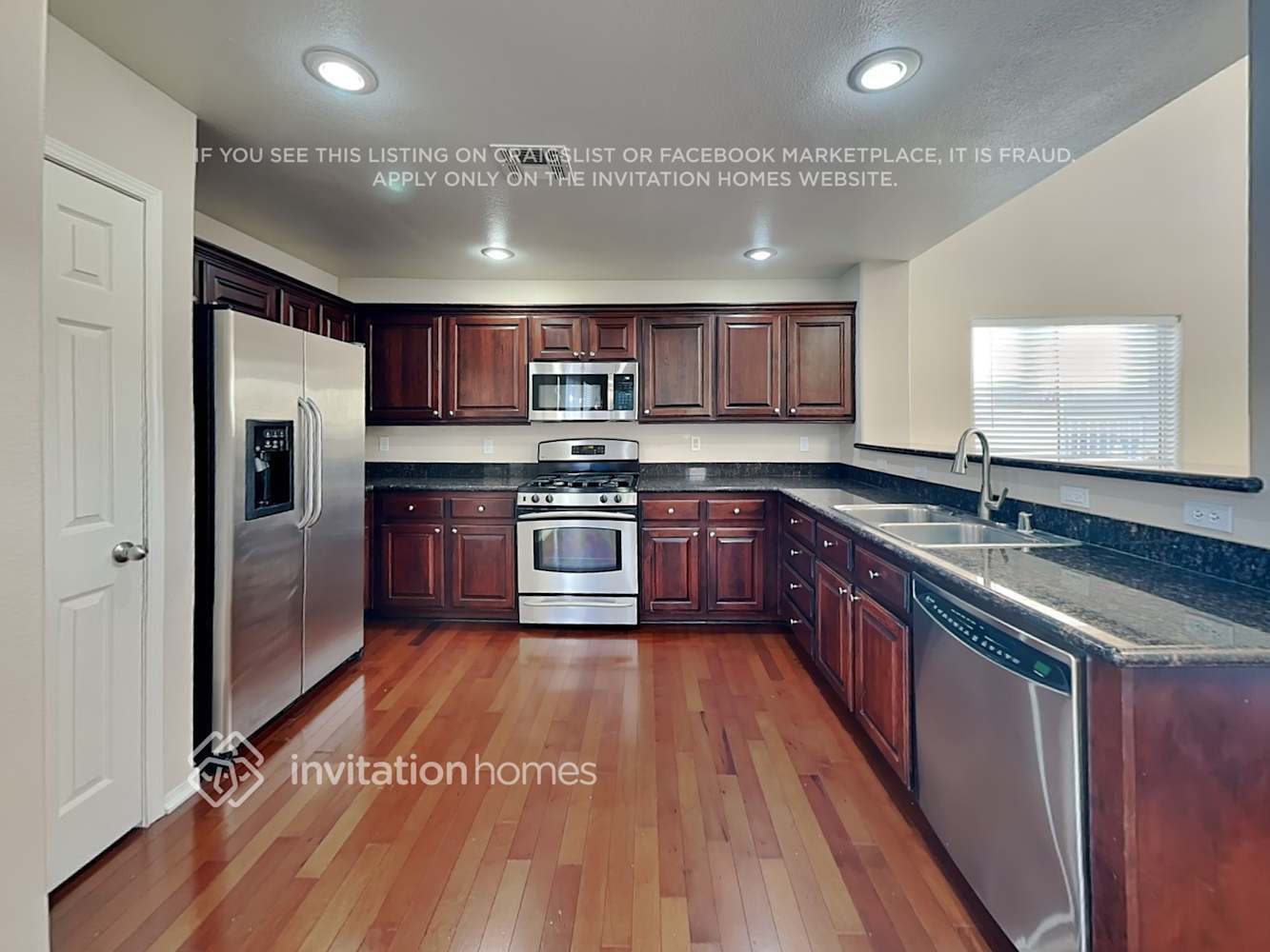 Building Photo - 10325 Adrianna Ave