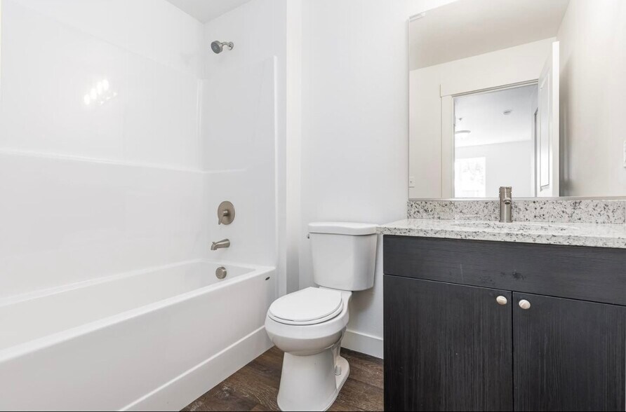 Building Photo - 485 S 38th Ave