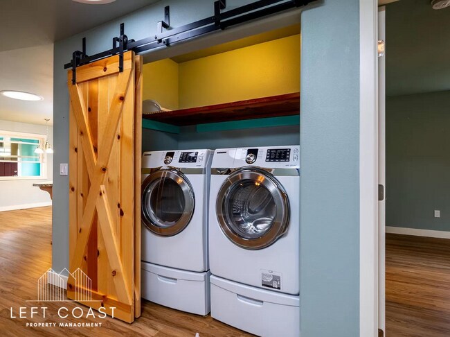 Building Photo - 5371 NE Wave Ln