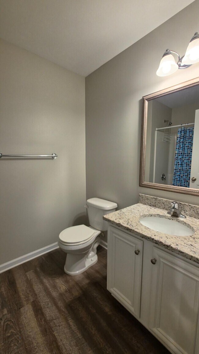 Building Photo - 147 Niblick Dr