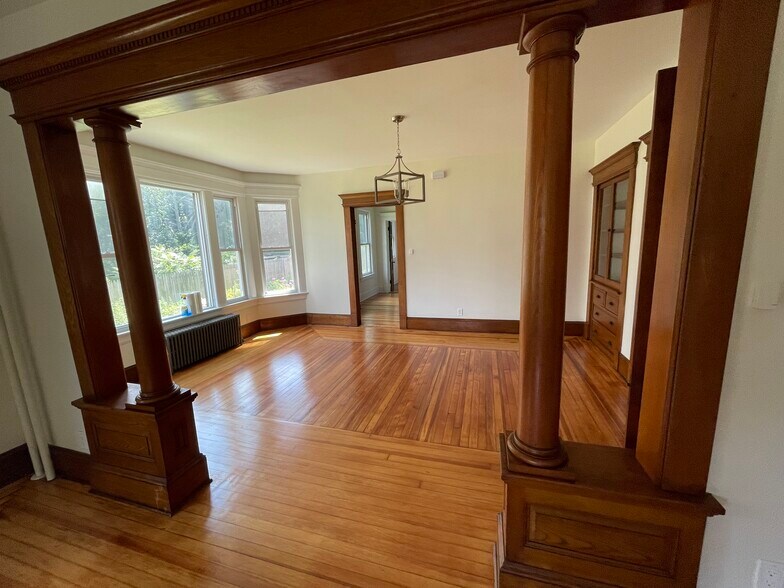 Building Photo - 24 Winthrop Ter