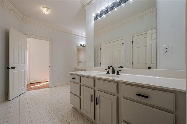 Building Photo - 34 Johnston Row NW