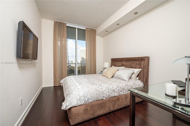 Building Photo - 901 Brickell Key Blvd