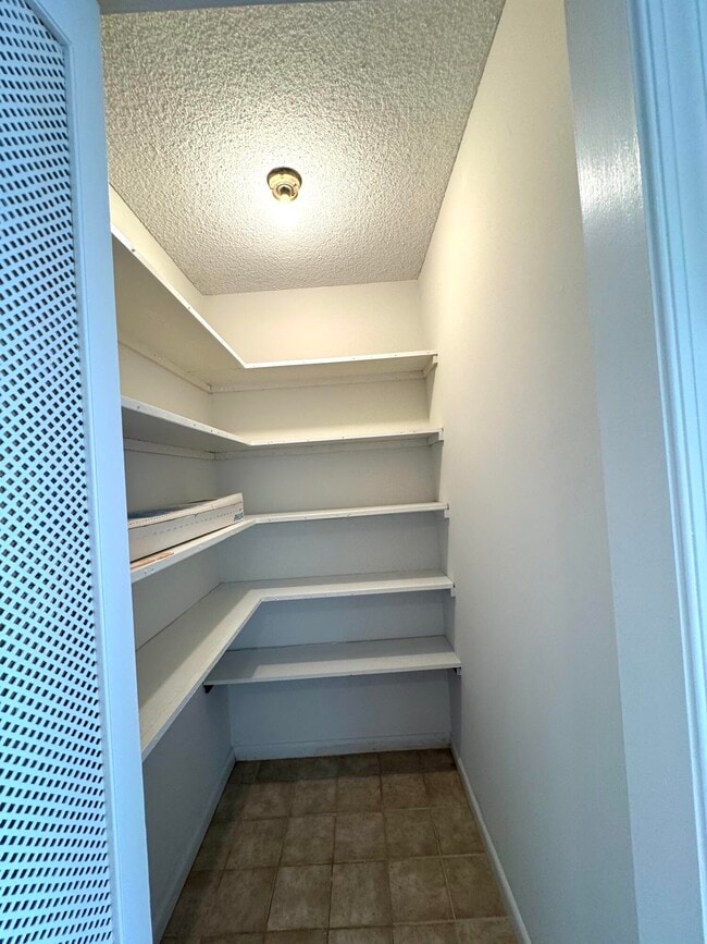 Building Photo - 200 S Birch Rd