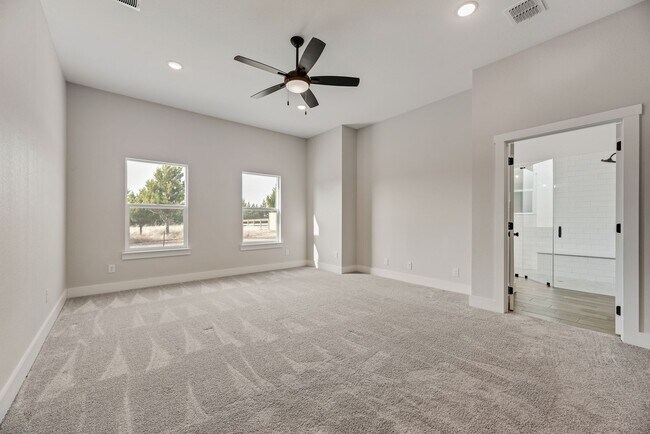 Building Photo - Lovely Custom Home in Beautiful Nevada!