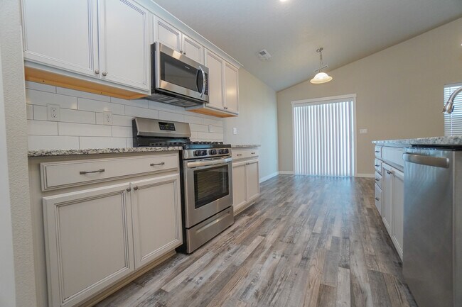 Building Photo - 3067 N Greengate Wy