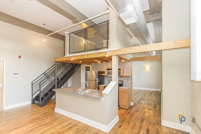 Building Photo - Machine Flats