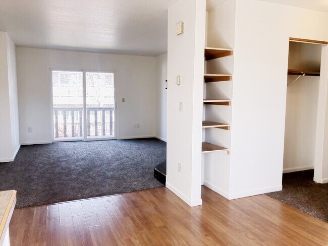 Building Photo - 1103 Broaddus St