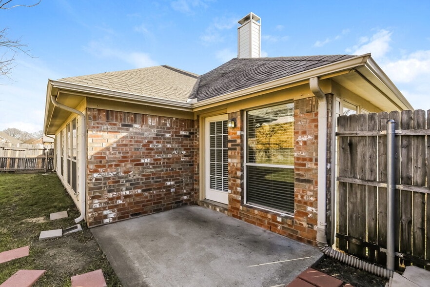 Building Photo - 5404 Centeridge Ln