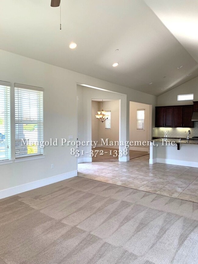 Building Photo - Stunning 3 Bed 2 Bath Home in East Garriso...