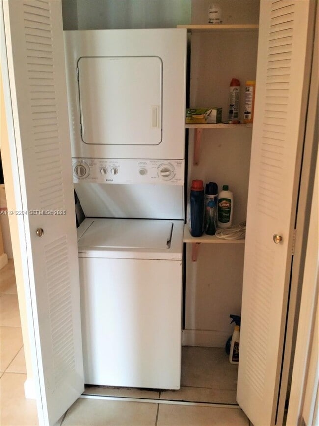 Building Photo - 471 NE 25th St