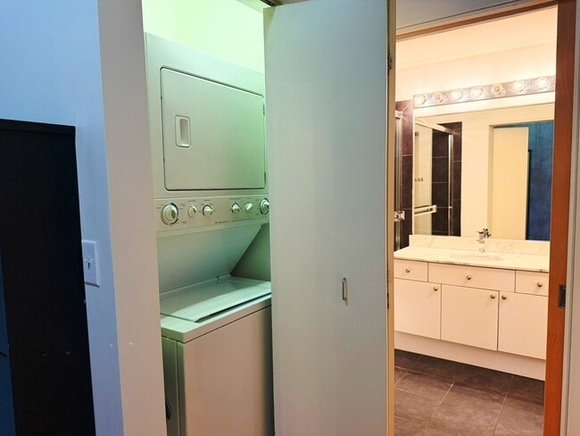 Building Photo - 1720 S Michigan Ave