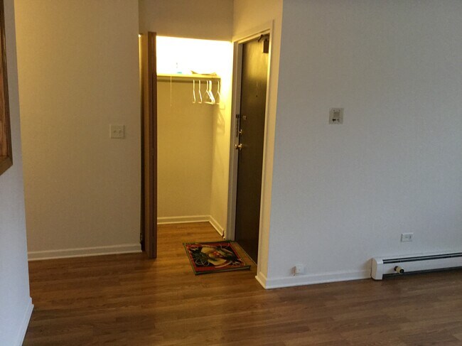 Building Photo - 1304 S Hunt Club Dr