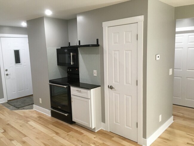 Kitchen with pantry - 1601 Niles Ave