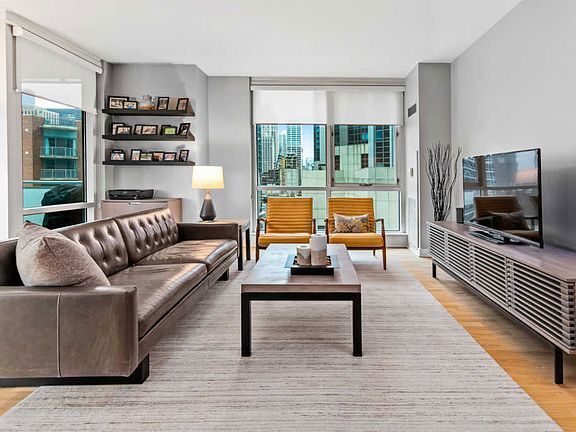 Building Photo - 505 N McClurg Ct