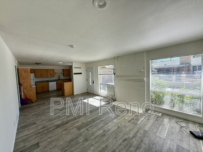 Building Photo - 790 Topaz Dr