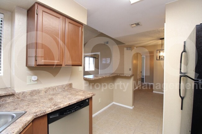 Building Photo - 533 W Guadalupe Rd