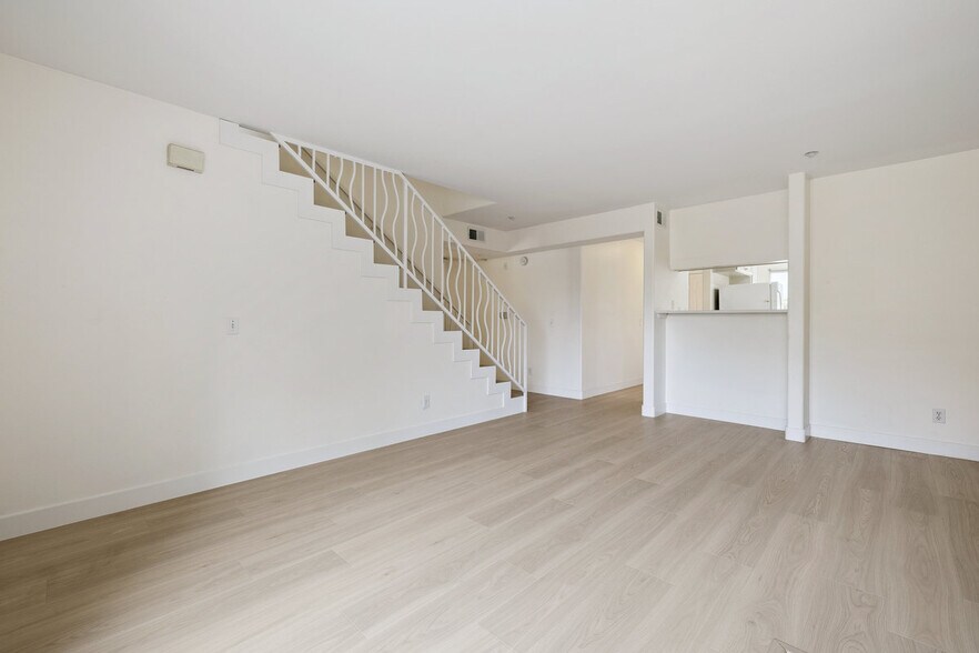 Building Photo - 3709 Las Flores Canyon Rd