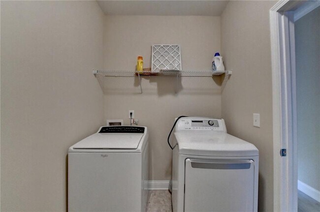 Building Photo - 2405 Tenor Ln