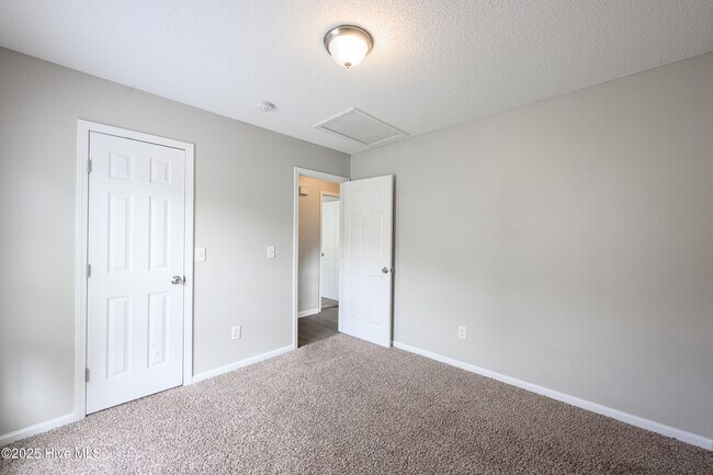Building Photo - 200 Druid Ct