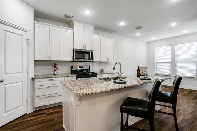 Building Photo - 4809 Pasadena Dr