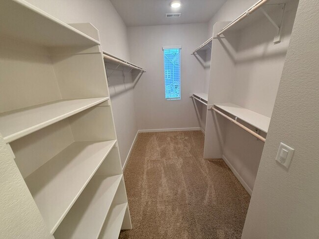 Building Photo - New 2026 3-Bedroom Townhome in Kinston Near HUB