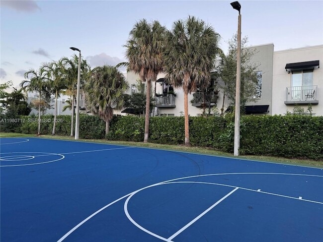 Building Photo - 440 NE 35th Ct