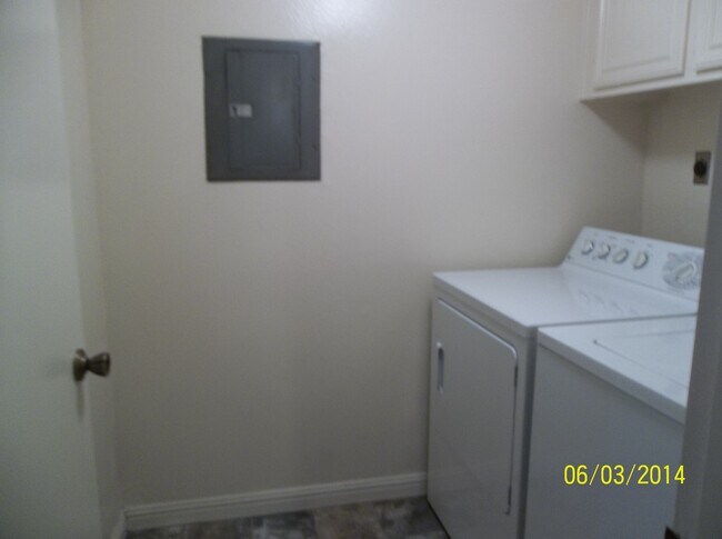 Laundry Area - 3431 Artesia Blvd