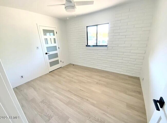 Building Photo - 5811 E Surrey Dr