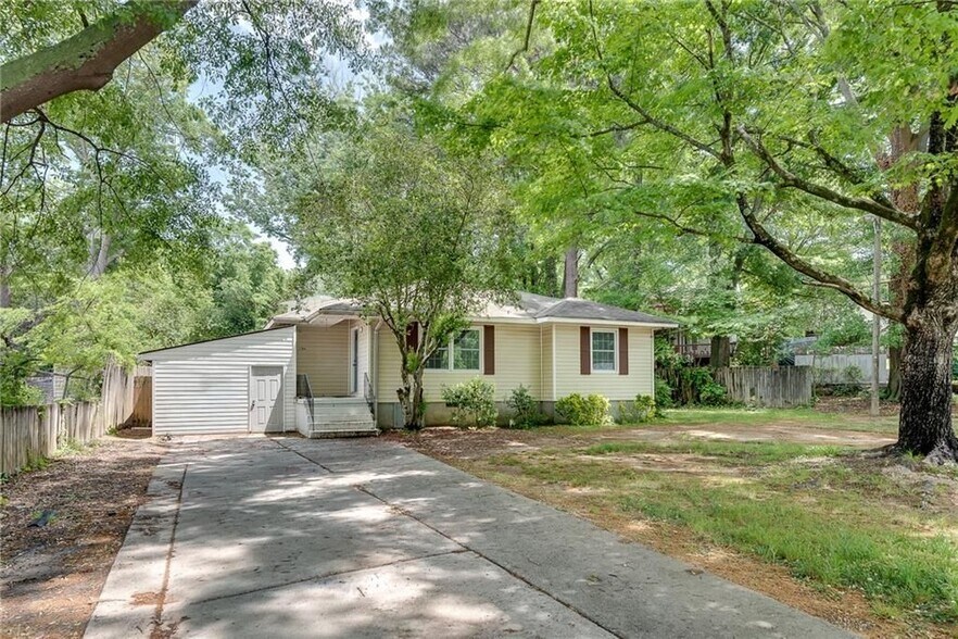 Building Photo - 2314 Woodside Way