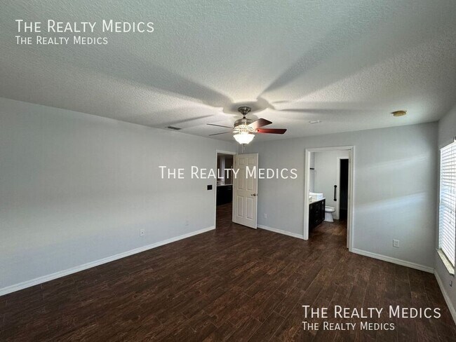 Building Photo - 1328 Karok St