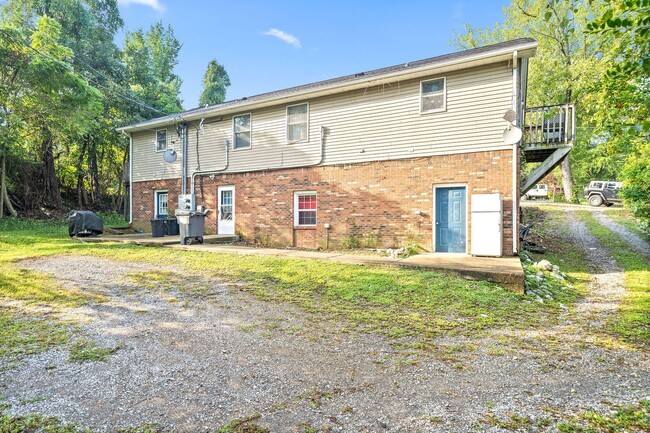 Building Photo - 221 Park Ln