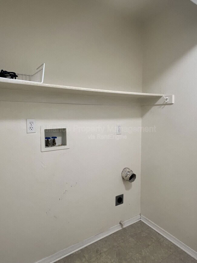 Building Photo - 3890 Strawberry Field Grove