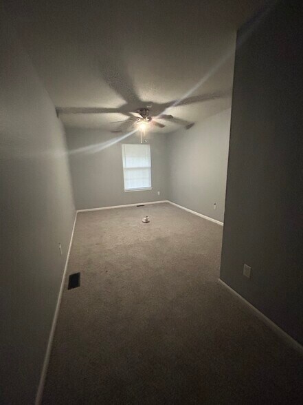 Building Photo - 1416 SE Henley Ct