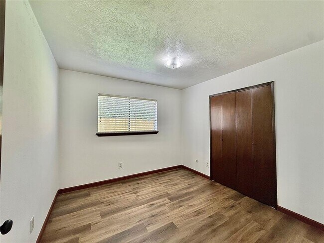 Building Photo - 7111 El Sereno Dr