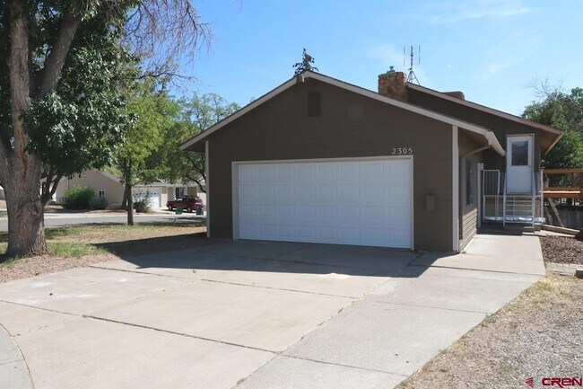 Building Photo - 2305 Pelota Dr